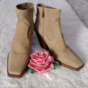 Vince Camuto "Amtinda" Tan Suede/Leather Square Toe Western Style Ankle Boot 8½M